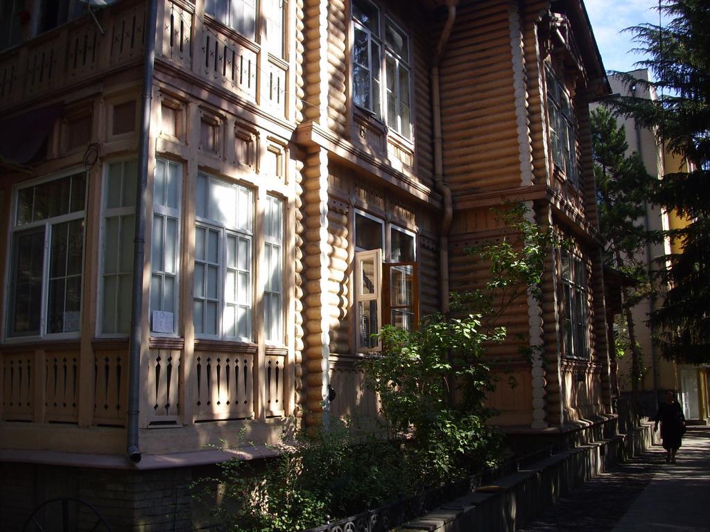 Old House Rustaveli Hotel Borjomi Exterior photo